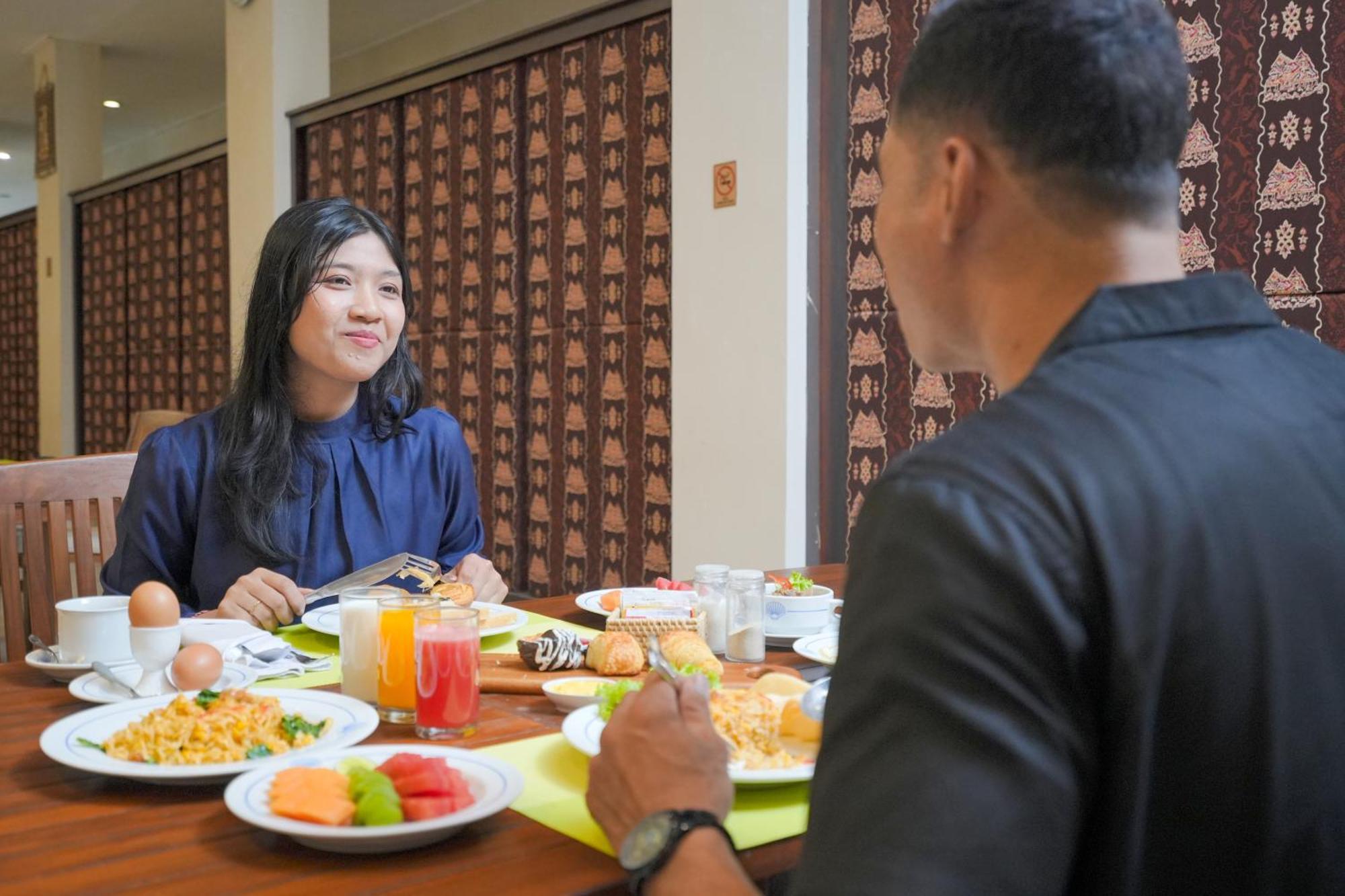 Samawa Transit Hotel Sumbawa Besar Экстерьер фото
